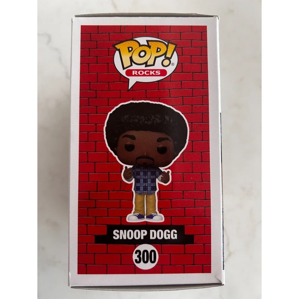 NIB Funko Pop Rocks: Snoop Dogg #300 Pop Protector!